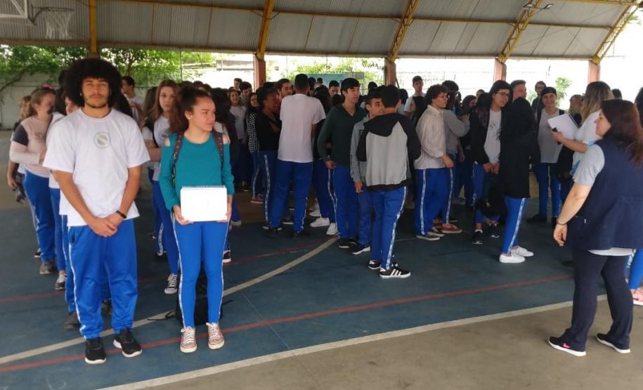 Foto 12 A segunda-feira (28) começou com o Plano de Abandono Escolar sendo colocado em prática nas unidades de atendimento do Colégio Estadual do Paraná, no CEP-Tiradentes, no CEP-Amâncio e no CEP-CEP