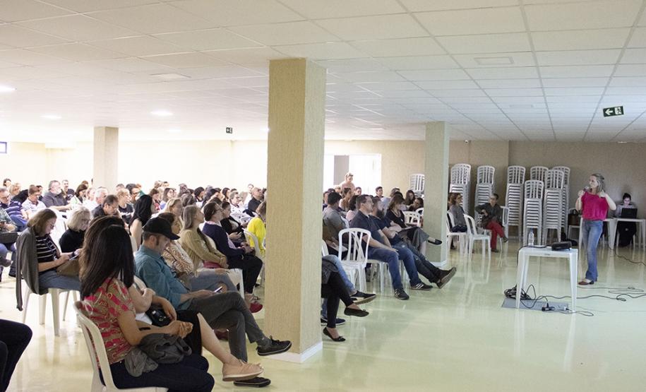 Foto 3 Conforme previsto no Calendário Escolar de 2019, o sábado (26) foi reservado para realização de mais uma etapa de Estudo e Planejamento com o corpo docente e funcionários do Colégio Estadual do Paraná (CEP). Eles se reuniram com as equipes de gestão e pedagógica do Colégio, para discutir ações que envolvem projetos e processos em curso e as ações para 2020.