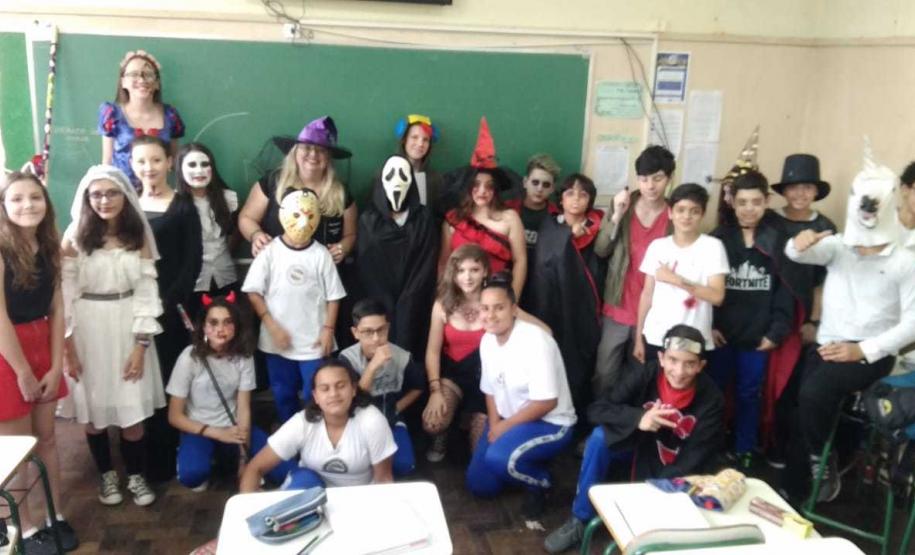 Foto 2 Em algumas unidades de atendimento do Colégio Estadual do Paraná (CEP), os estudantes fantasiados comemoraram o “Dia das Bruxas” na tradicional festa do Halloween, celebrada em diversos países nesta quinta-feira (31).