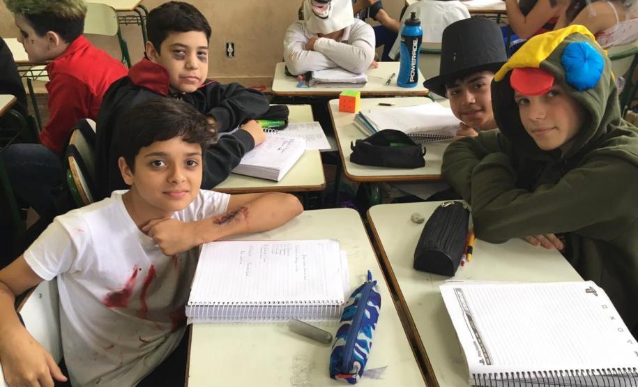 Foto 4 Em algumas unidades de atendimento do Colégio Estadual do Paraná (CEP), os estudantes fantasiados comemoraram o “Dia das Bruxas” na tradicional festa do Halloween, celebrada em diversos países nesta quinta-feira (31).