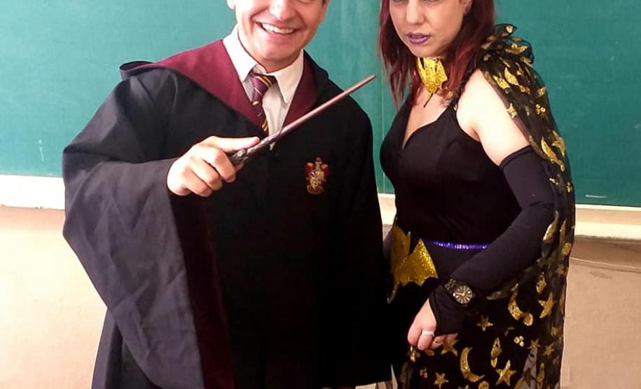 Foto 6 Em algumas unidades de atendimento do Colégio Estadual do Paraná (CEP), os estudantes fantasiados comemoraram o “Dia das Bruxas” na tradicional festa do Halloween, celebrada em diversos países nesta quinta-feira (31).