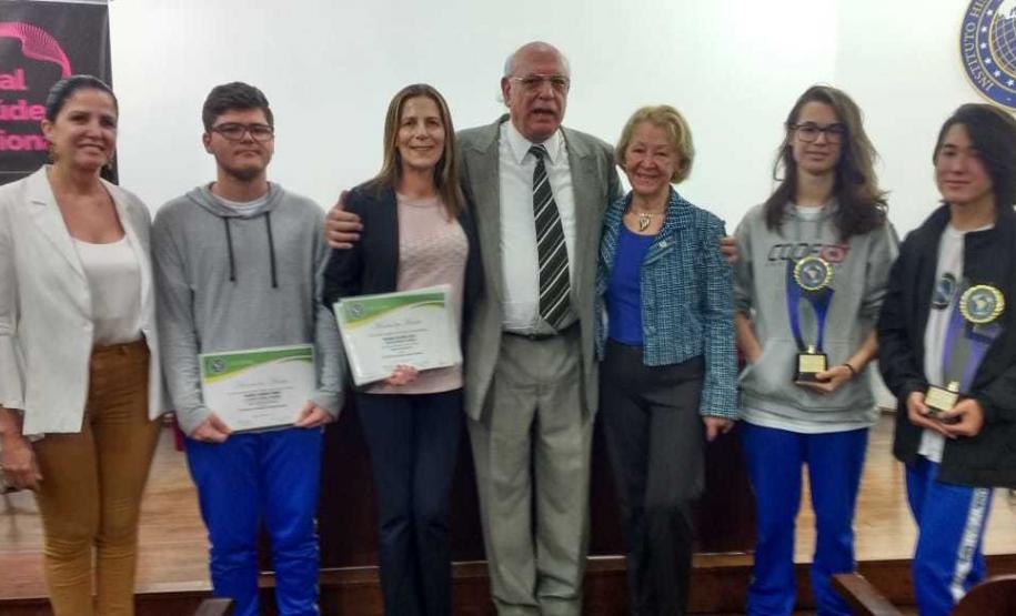 Foto 1 Os estudantes do Colégio Estadual do Paraná (CEP) se destacaram nos Concursos de Redação, Soneto e Poesia Livre promovidos pela Secretaria Municipal da Educação (SEED), em parceria com o Instituto de História e Geografia do Paraná