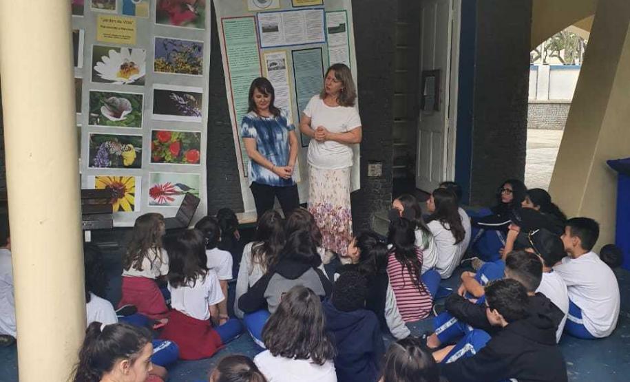 Foto 6 Com objetivos de tornar o paisagismo da escola ainda mais bonito e, principalmente, preservar a vida das abelhas, consideradas os mais importantes agentes polinizadores do meio ambiente, na última sexta-feira (8) foi inaugurado o “Jardim da Vida” no Colégio Estadual Tiradentes (CEP-Tiradentes).