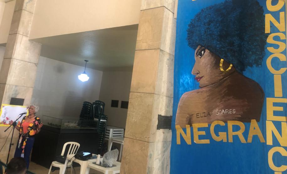 O Dia da Consciência Negra foi marcado com diversas atividades educativas ministradas para os alunos e alunas que assistiram às palestras ministradas por professores especialistas em questões raciais e acompanharam o histórico sobre a formação dos quilombos em terras brasileiras.