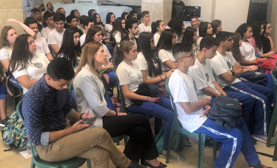 O Dia da Consciência Negra foi marcado com diversas atividades educativas ministradas para os alunos e alunas que assistiram às palestras ministradas por professores especialistas em questões raciais e acompanharam o histórico sobre a formação dos quilombos em terras brasileiras.