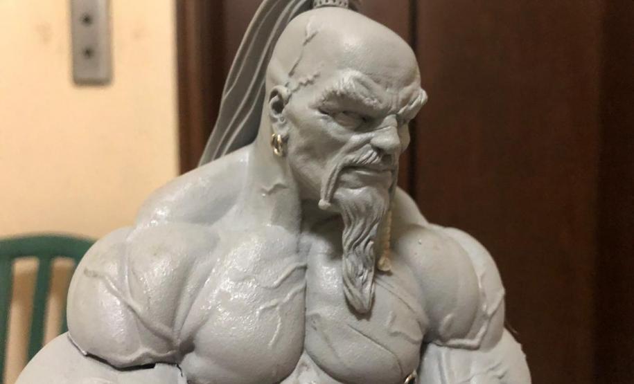 Foto 1 O escultor Thiago Provin, que atualmente segue em uma carreira sólida no Brasil e no exterior, reuniu-se nesta segunda-feira (25) com os estudantes do Colégio Estadual do Paraná (CEP), instituição onde ele próprio iniciou-se nas atividades de modelagem na Escolinha de Arte.