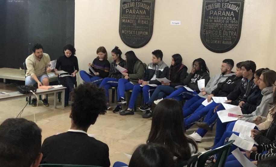 A vida e as obras de Machado de Assis estão em destaque no projeto “Machado 180”, que comemora o aniversário do grande escritor brasileiro. A ação traduz parte do seu importante legado literário para a linguagem do cinema, do teatro e das artes visuais, além de promover o debate crítico de seus romances mais conhecidos no mundo.