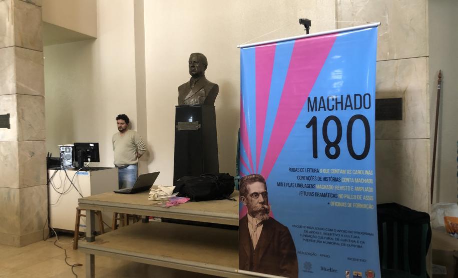 A vida e as obras de Machado de Assis estão em destaque no projeto “Machado 180”, que comemora o aniversário do grande escritor brasileiro. A ação traduz parte do seu importante legado literário para a linguagem do cinema, do teatro e das artes visuais, além de promover o debate crítico de seus romances mais conhecidos no mundo.
