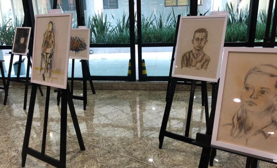 Foto 8 A mostra celebra os 62 anos da Escolinha e reúne pinturas, cerâmicas, maquetes, peças em madeira e em argila. Com fragmentos do período de 1957 a 1969, a exibição homenageia professores-fundadores e alunos em produções que contêm memórias, arte e história.