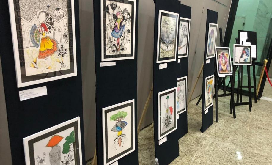 Foto 9 A mostra celebra os 62 anos da Escolinha e reúne pinturas, cerâmicas, maquetes, peças em madeira e em argila. Com fragmentos do período de 1957 a 1969, a exibição homenageia professores-fundadores e alunos em produções que contêm memórias, arte e história.