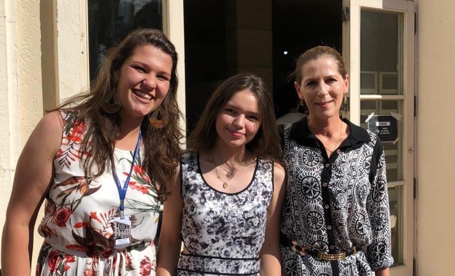 Foto 14 Tomaram posse nesta quinta-feira (12), os estudantes eleitos para compor a nova Diretoria do Grêmio Estudantil do Colégio Estadual do Paraná (GECEP). Os novos representantes assumiram os 19 cargos da agremiação para o exercício da gestão 2020, que tem como objetivos a efetiva participação política no ambiente escolar, para promoção de avanços educacionais e sociais dentro e fora do Colégio.