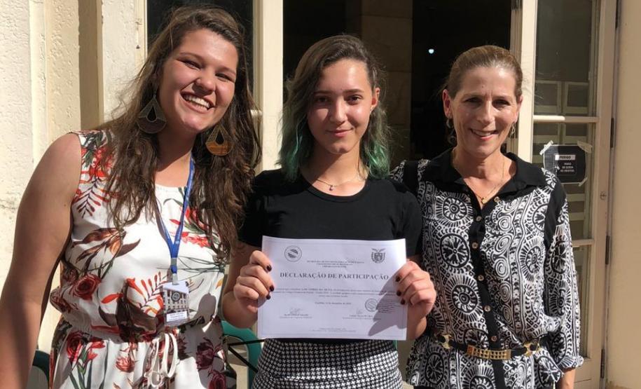 Foto 17 Tomaram posse nesta quinta-feira (12), os estudantes eleitos para compor a nova Diretoria do Grêmio Estudantil do Colégio Estadual do Paraná (GECEP). Os novos representantes assumiram os 19 cargos da agremiação para o exercício da gestão 2020, que tem como objetivos a efetiva participação política no ambiente escolar, para promoção de avanços educacionais e sociais dentro e fora do Colégio.