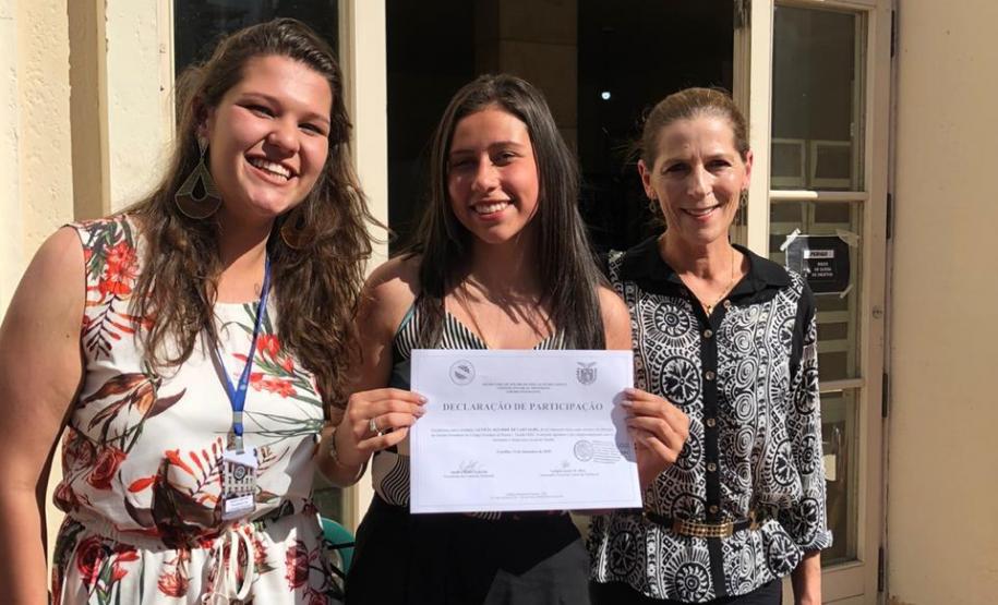 Foto 18 Tomaram posse nesta quinta-feira (12), os estudantes eleitos para compor a nova Diretoria do Grêmio Estudantil do Colégio Estadual do Paraná (GECEP). Os novos representantes assumiram os 19 cargos da agremiação para o exercício da gestão 2020, que tem como objetivos a efetiva participação política no ambiente escolar, para promoção de avanços educacionais e sociais dentro e fora do Colégio.