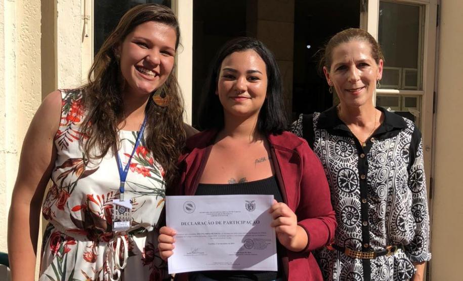 Foto 20 Tomaram posse nesta quinta-feira (12), os estudantes eleitos para compor a nova Diretoria do Grêmio Estudantil do Colégio Estadual do Paraná (GECEP). Os novos representantes assumiram os 19 cargos da agremiação para o exercício da gestão 2020, que tem como objetivos a efetiva participação política no ambiente escolar, para promoção de avanços educacionais e sociais dentro e fora do Colégio.
