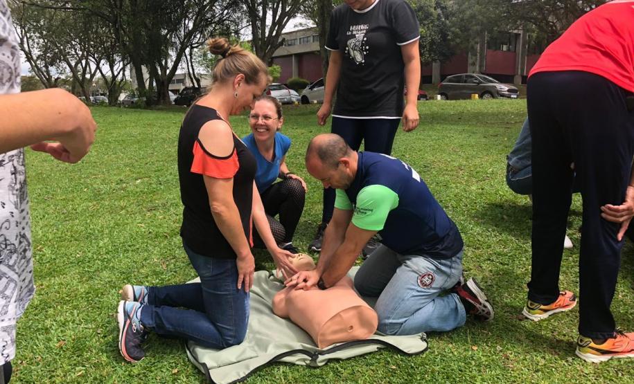 Foto 2 O primeiro grupo é composto por cerca de 50 estudantes de teatro, com formação no próprio Colégio. O grupo é coordenado pela professora e mestre em Teatro Raquel Júlio Mastey.