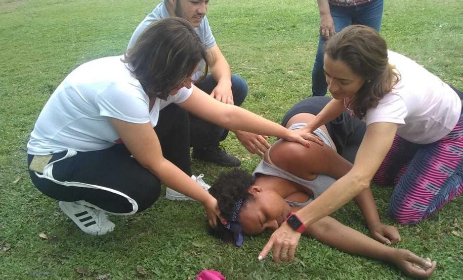Foto 3 O primeiro grupo é composto por cerca de 50 estudantes de teatro, com formação no próprio Colégio. O grupo é coordenado pela professora e mestre em Teatro Raquel Júlio Mastey.