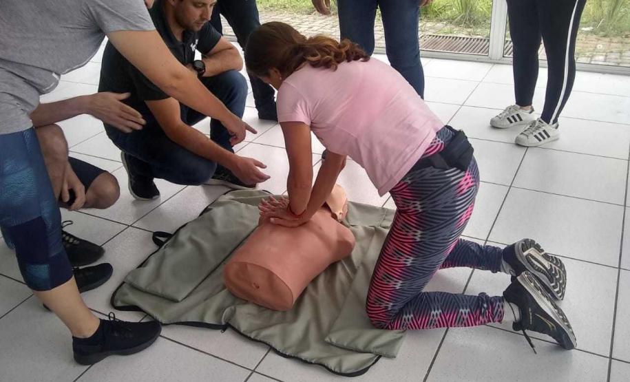 Foto 4 O primeiro grupo é composto por cerca de 50 estudantes de teatro, com formação no próprio Colégio. O grupo é coordenado pela professora e mestre em Teatro Raquel Júlio Mastey.