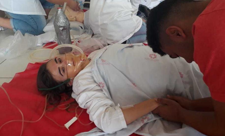 Foto 7 O primeiro grupo é composto por cerca de 50 estudantes de teatro, com formação no próprio Colégio. O grupo é coordenado pela professora e mestre em Teatro Raquel Júlio Mastey.