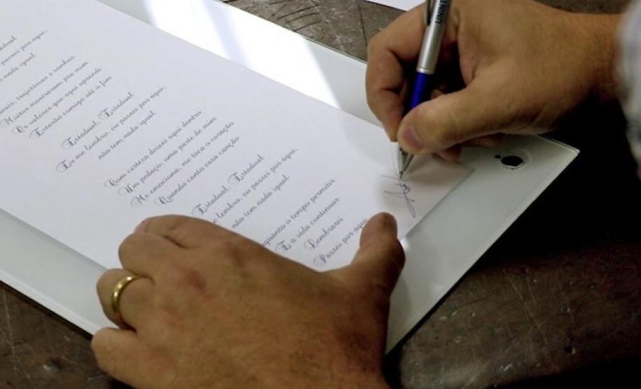 canção A composição é de autoria de André Lino Greca e Katiuscia Lopes de Almeida Pereira, ex-estudantes do CEP que integraram o Grêmio Estudantil (GECEP) da instituição. A canção ganhou também arranjo dos músicos Alessandro Gomes e Hermes Adriano.