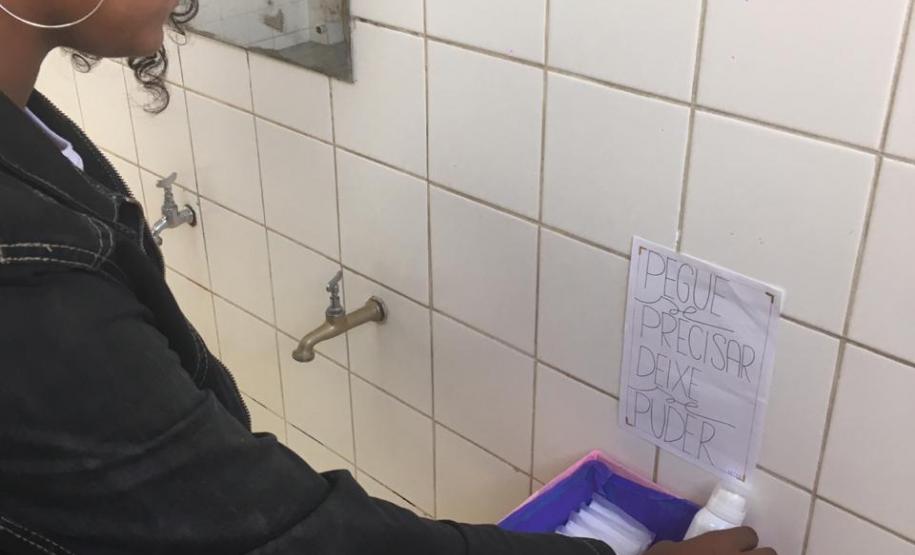 A ação iniciada nesta sexta-feira (8) comemora o Dia Internacional da Mulher e busca oferecer os produtos de forma gratuita ao público feminino do Colégio.