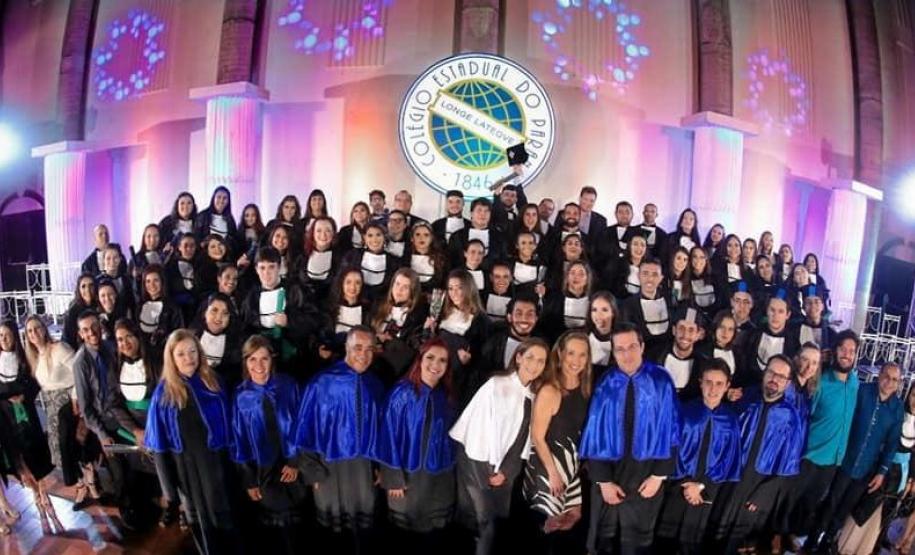 Os estudantes do Colégio Estadual do Paraná, das últimas séries do Ensino Médio, Médio Integrado e dos Cursos Técnicos Subsequentes, participaram neste ano das cerimônias Colação de Grau e Conclusão de Cursos findados em 2018.