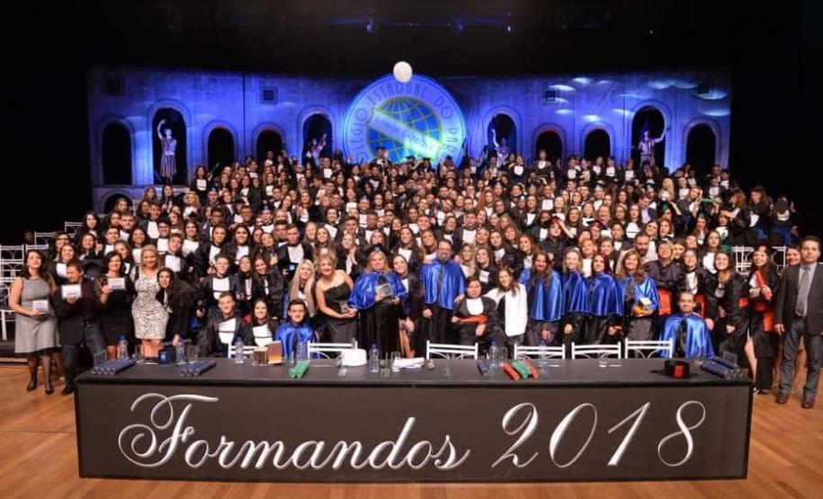 Os estudantes do Colégio Estadual do Paraná, das últimas séries do Ensino Médio, Médio Integrado e dos Cursos Técnicos Subsequentes, participaram neste ano das cerimônias Colação de Grau e Conclusão de Cursos findados em 2018.