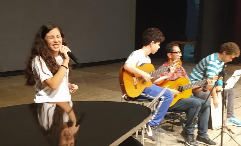 As reuniões foram promovidas com os pais e responsáveis estudantes das turmas atendidas no CEP-CEP, na sexta-feira (8), no CEP-Amâncio, na segunda-feira (11); e CEP-Tirandentes, na terça-feira (12). Todos os encontros foram realizados no Teatro Guaíra, em Curitiba, onde os presentes também assistiram às apresentações musicais feitas pelos estudantes.