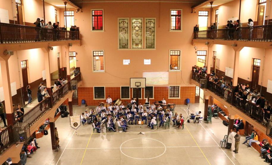 Apresentação da banda Sinfônica Bento Mossurunga no Instituto de Educação do Paraná