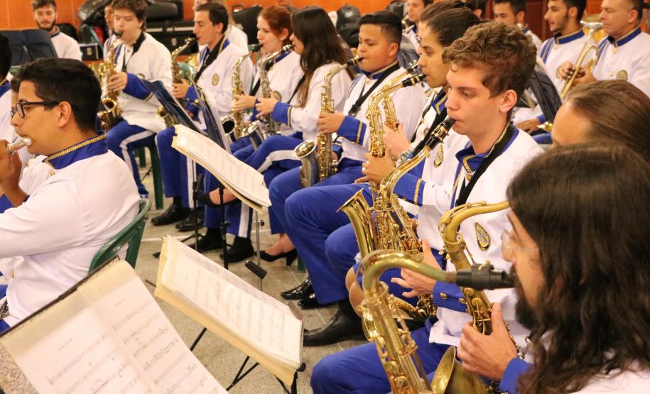 Apresentação da banda Sinfônica Bento Mossurunga no Instituto de Educação do Paraná