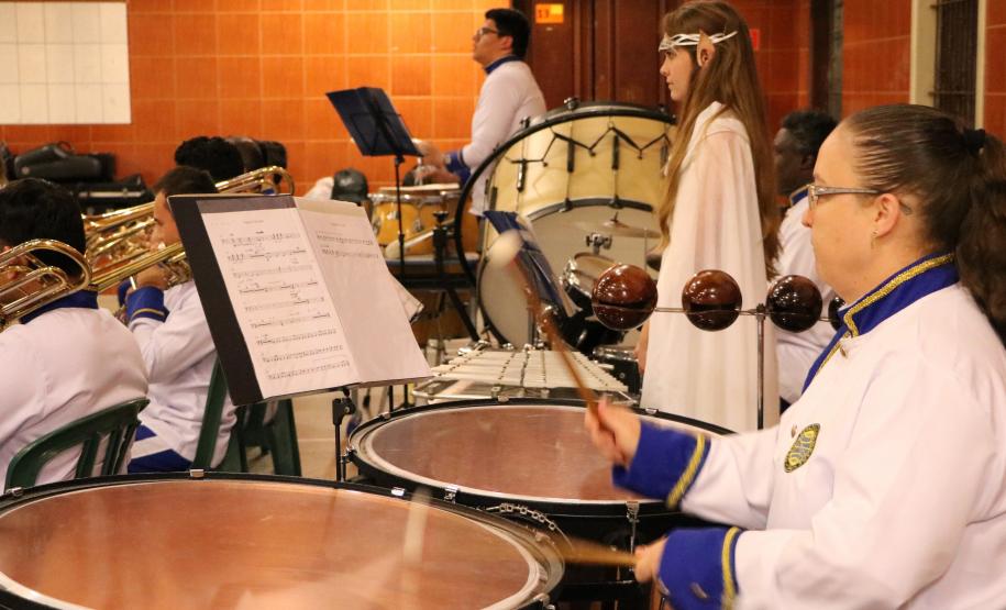 Apresentação da banda Sinfônica Bento Mossurunga no Instituto de Educação do Paraná