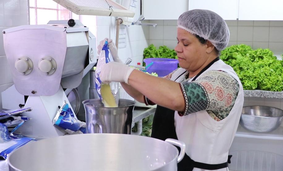 Estudantes, pais, mães e responsáveis já podem conferir no site do Colégio Estadual do Paraná o cardápio previsto da programação semanal, em conformidade com a Pauta da Merenda Escolar recebida pelo Colégio.