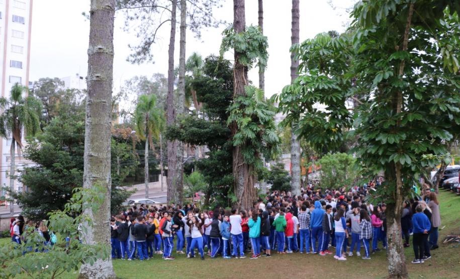 O Plano de Abandono Escolar foi colocado em prática, nesta quinta-feira (27), em todos os períodos, nas unidades de atendimento aos estudantes do Colégio Estadual do Paraná (CEP).