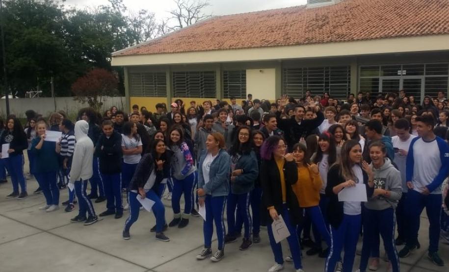 O Plano de Abandono Escolar foi colocado em prática, nesta quinta-feira (27), em todos os períodos, nas unidades de atendimento aos estudantes do Colégio Estadual do Paraná (CEP).