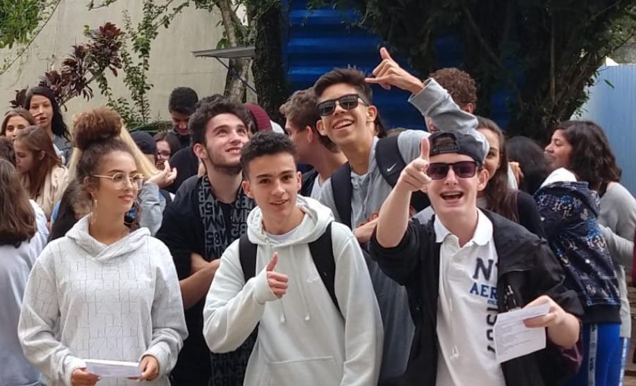 evento3 No último evento da programação do aniversário do Colégio Estadual do Paraná (CEP), realizado na tarde desta sexta-feira (29) no CEP-CEP, estudantes, professores, funcionários e convidados comemoraram também os 69 anos do prédio histórico, fundado em 29 de março de 1950.