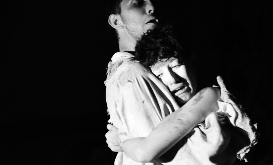 O grupo se apresentou na programação do Fringe (mostra paralela), com “Agreste”, “Terra de Cegos” e “Homem da Esquina Rosada”, espetáculos coordenados pelo professor André Meirelles.