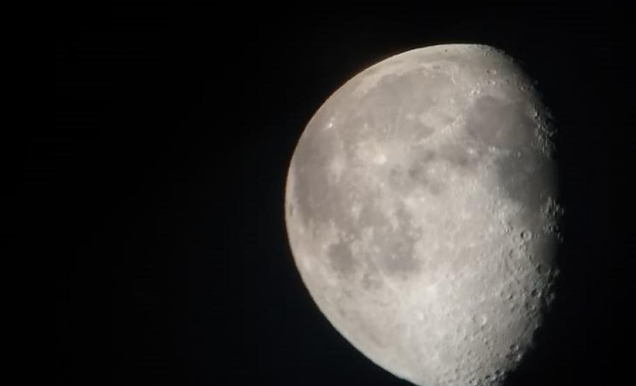 Lua na fase em Quarto Crescente