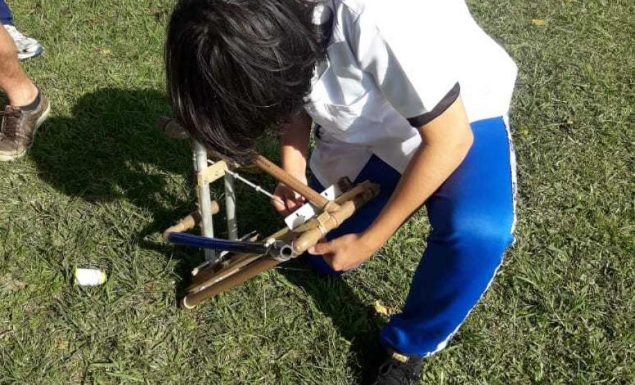 Estudantes do Colégio Estadual do Paraná (CEP) passaram a tarde desta segunda-feira (15) no Parque São José dos Pinhais, na Região Metropolitana de Curitiba, onde realizaram testes experimentais com os foguetes desenvolvidos nas aulas de Ciência Espacial.