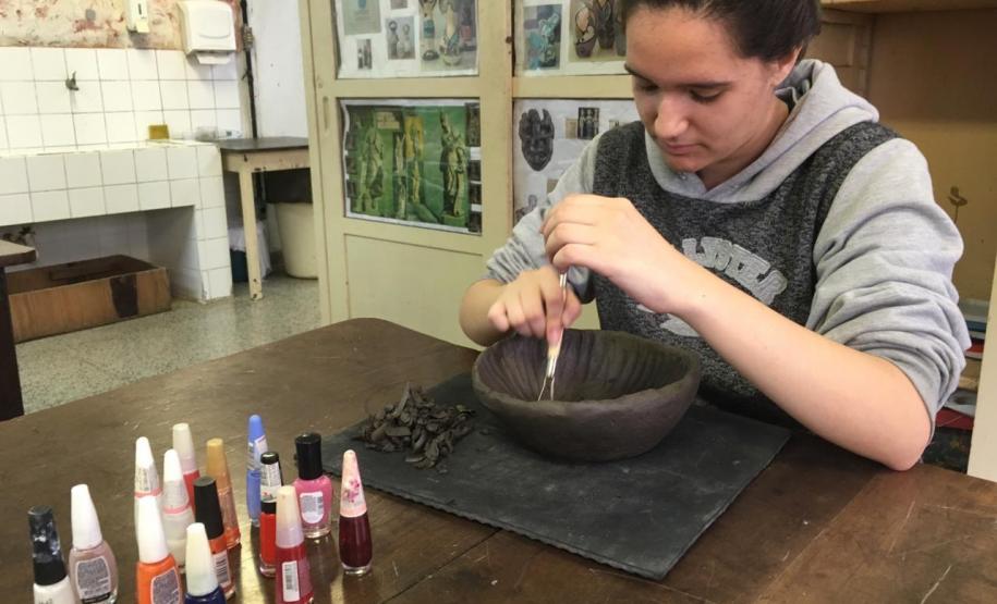 A estudante Beatriz Cordeiro, do 1° Ano do Ensino Médio, conta que aos poucos está dando vazão à sua imaginação.