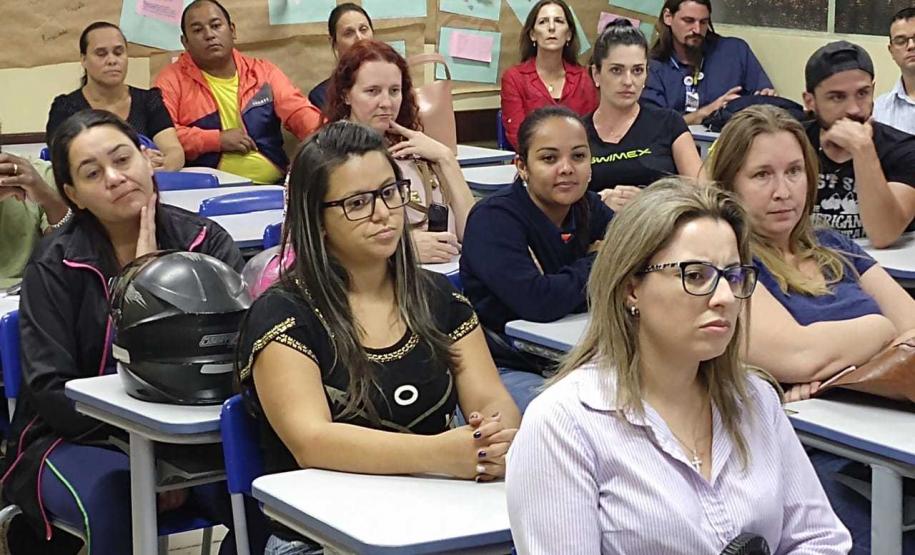 A equipe da Divisão Pedagógica do Colégio Estadual do Paraná (CEP) se reuniu na segunda-feira (15) e na quarta-feira (17), no CEP-Tiradentes, com os pais e os responsáveis pelos alunos e alunas dos 6°s anos do Ensino Fundamental.