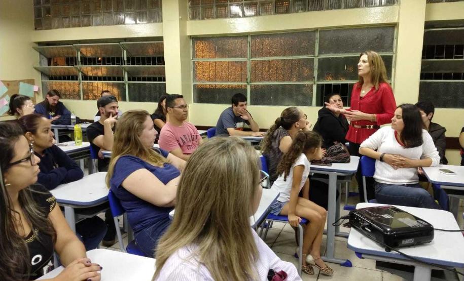 Os pais e responsáveis foram recepcionados pela Diretora Geral do CEP, Tânia Maria Acco.