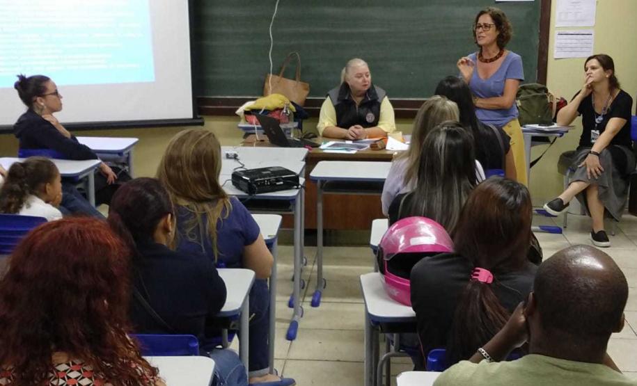 A equipe da Divisão Pedagógica do Colégio Estadual do Paraná (CEP) se reuniu na segunda-feira (15) e na quarta-feira (17), no CEP-Tiradentes, com os pais e os responsáveis pelos alunos e alunas dos 6°s anos do Ensino Fundamental.