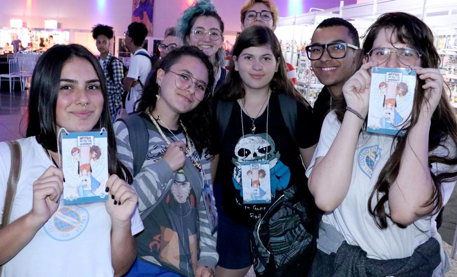 A Revista do CEP em Quadrinhos foi apresentada, na última sexta-feira (3), aos visitantes da 23a edição do Shinobi Spirit, evento que destacou a cultura pop de nerd, geek, otaku, kpopper e gamer. Em um estande montado no evento, cerca de 30 estudantes do Colégio mostraram o conteúdo da revista e contaram aos interessados como se deu o processo de criação e execução do material literário.