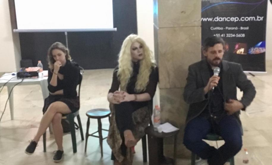 Estudantes do curso de mestrado profissional em Artes da Universidade Estadual do Paraná (Unespar) participaram de uma roda de conversa com os estudantes do Colégio Estadual do Paraná (CEP).