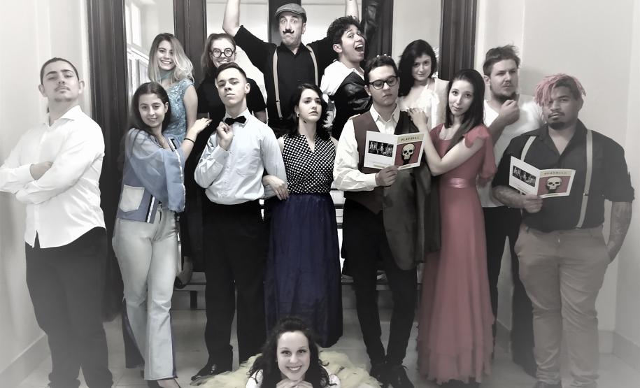 As sessões acontecem no Auditório Salvador de Ferrante (Guairinha). Os ingressos são gratuitos e podem ser retirado na bilheteria, uma hora antes de cada espetáculo. Na terça-feira (21) serão duas sessões: às 16h30 e às 20h. Na quarta feira (22) somente às 20h30.