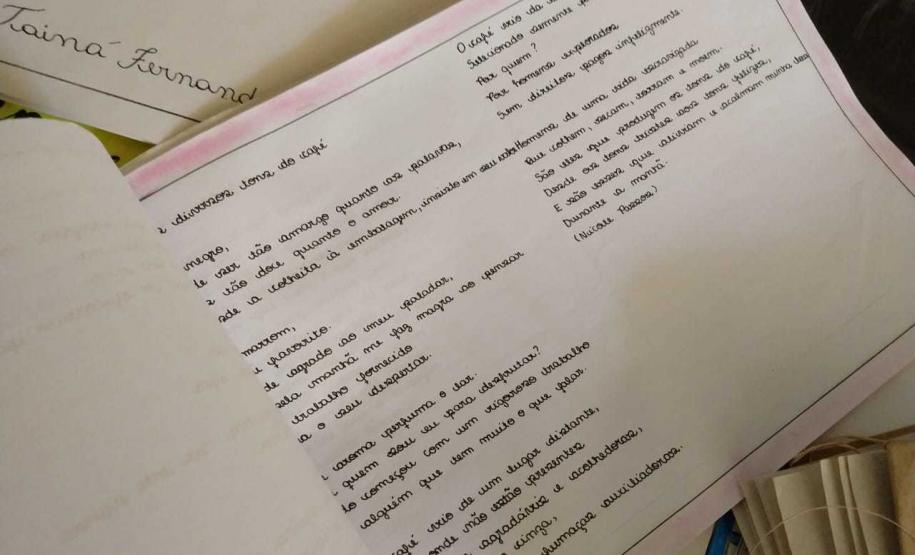 Estudantes mostram que sabem fazer poesias e refletir sobre as questões humanas