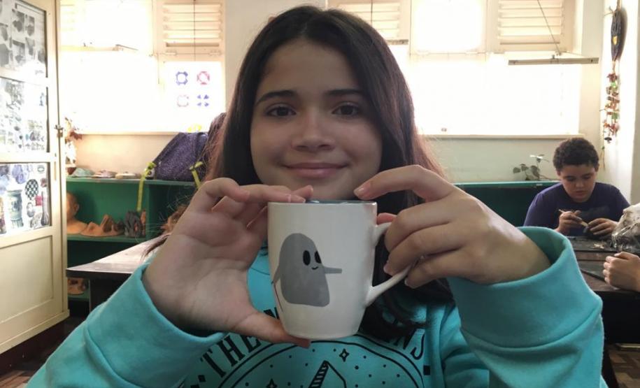 cerâmica 3 Algumas peças em cerâmica feitas nos modulados da Escolinha de Arte do Colégio Estadual do Paraná (CEP) são reaproveitadas no Modulado de Pintura em Cerâmica, também ofertado na Escolinha.